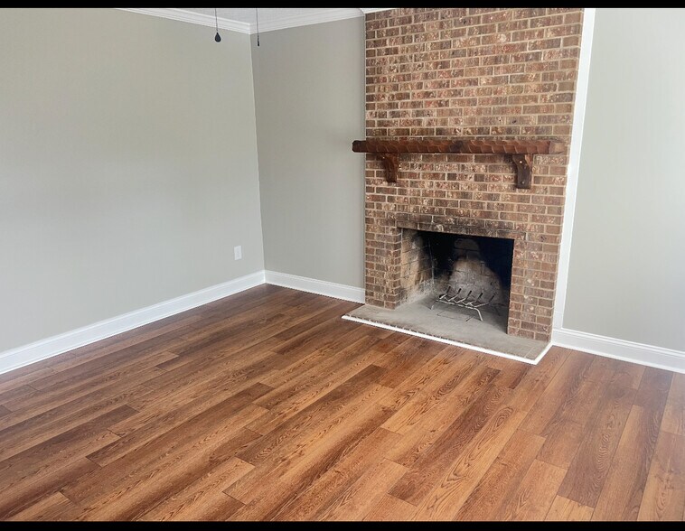 Building Photo - 611 Borders Rd