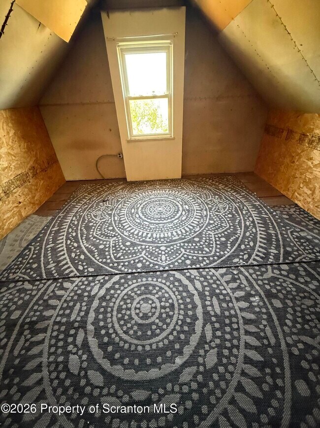 Building Photo - 1042 Taylor Ave