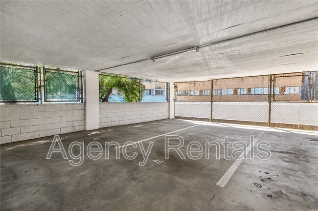 Building Photo - 1114 Punahou St