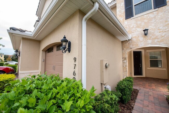 Building Photo - Two story Townhouse 2-bedroom, 2.5 bath in Eagle Creek of Lake Nona