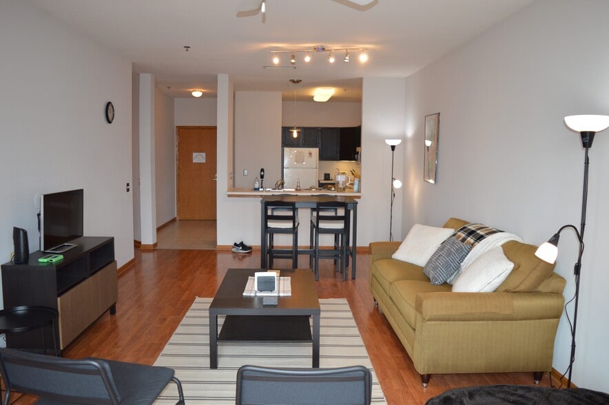 Building Photo - 301 Harbour Town Dr