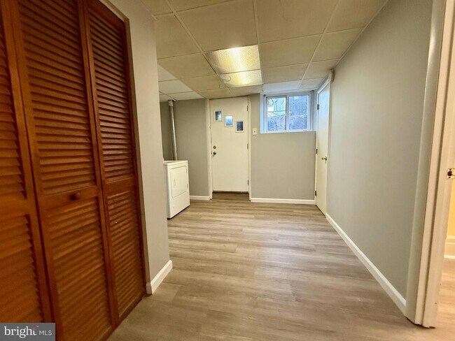 Building Photo - 2008 Ewald Ave