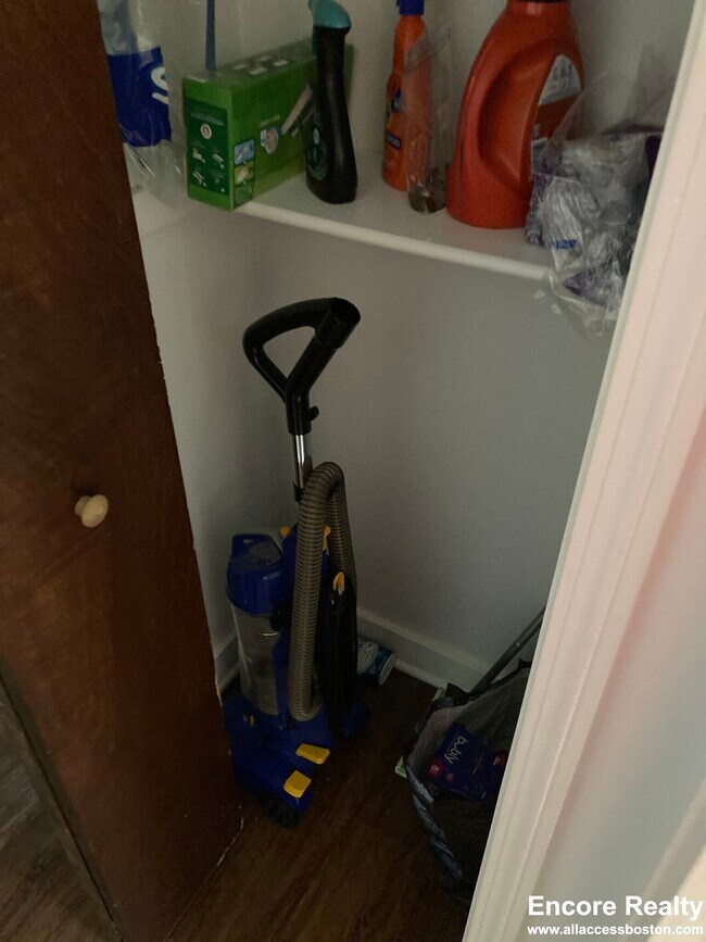 Building Photo - 61 Selkirk Rd