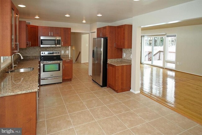 Building Photo - 9614 Tinsmith Ln