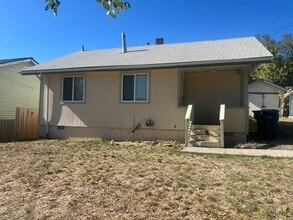 Building Photo - 2 Bedroom, 1 Bathroom Home