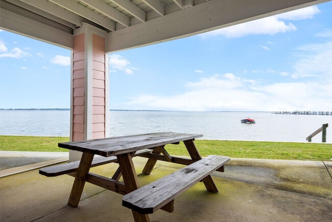 Building Photo - 15946 Innerarity Point Rd