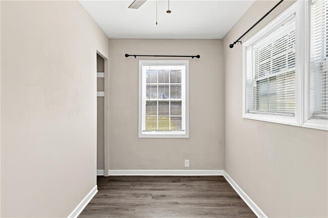 Building Photo - 1357 Lorenzo Dr SW