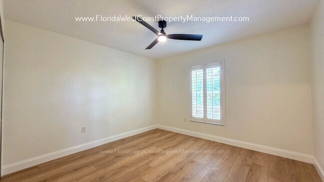 Building Photo - IMPRESSIVE 3 BEDROOM/2 BATH SARASOTA HOME! SUPER LOCATION! PET FRIENDLY!