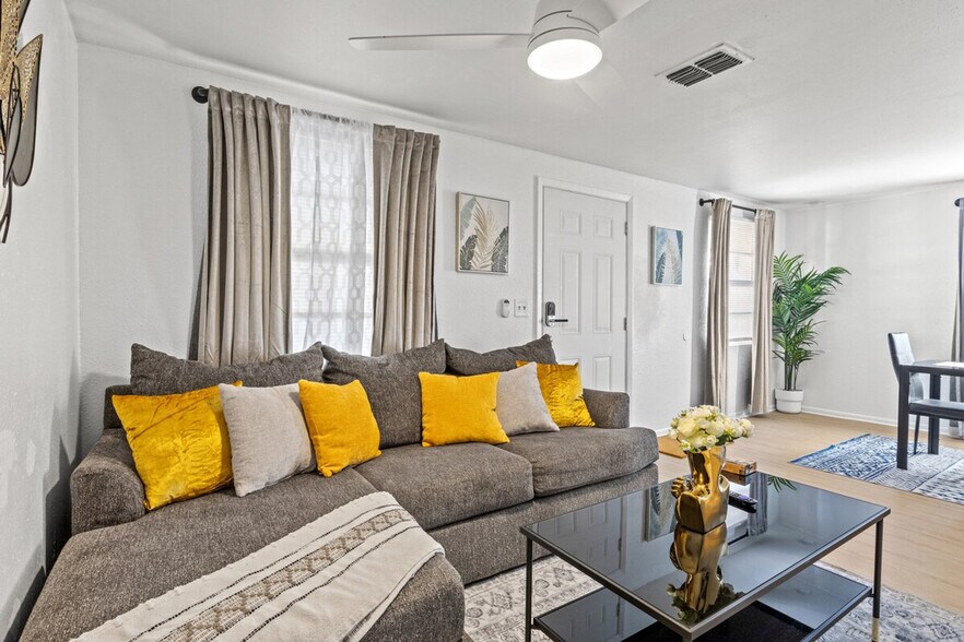 Building Photo - 3721 E Clifton St