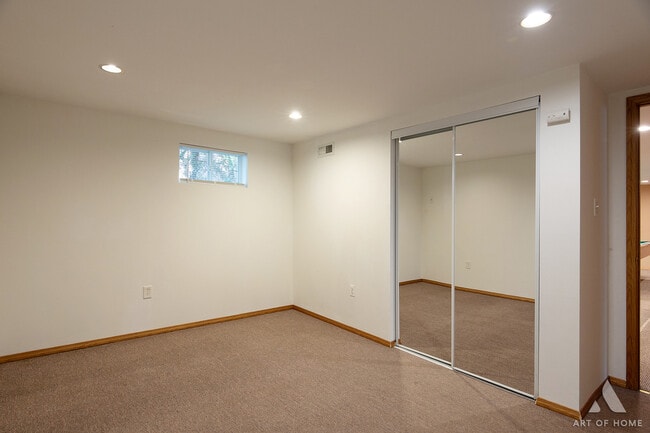 Building Photo - 9416 80th Ct