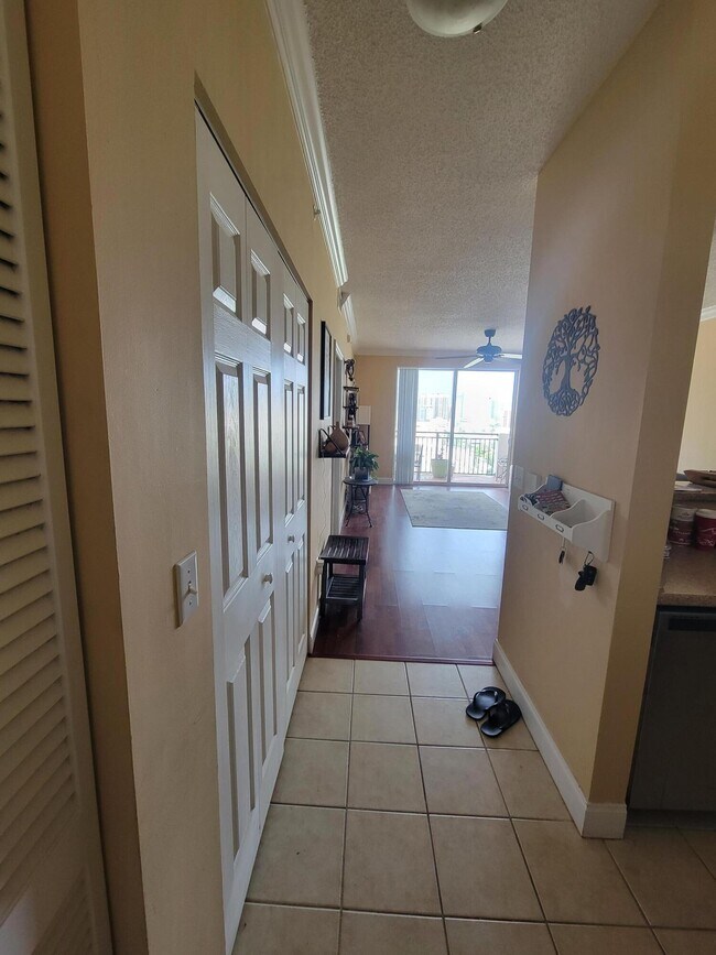 Building Photo - 616 Clearwater Park Rd