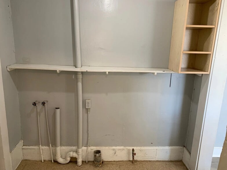 Building Photo - 451 Oak Ave