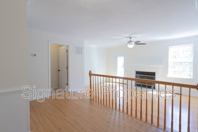 Building Photo - 405 Lakeview Ct