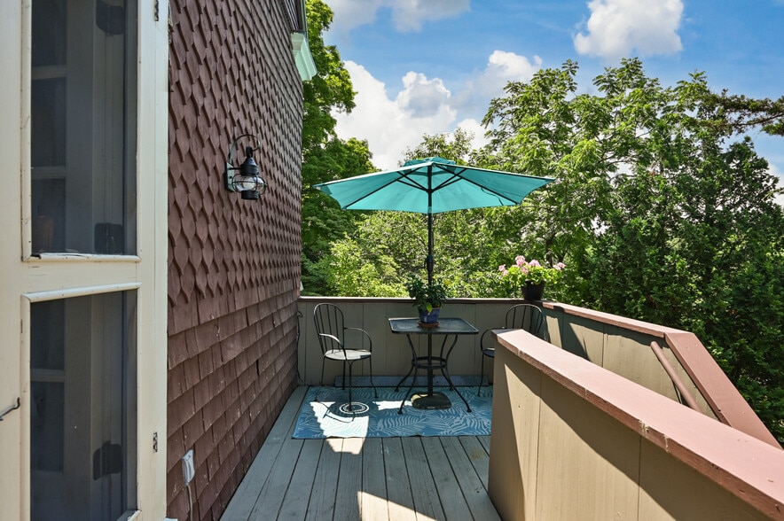 Building Photo - 177 Main St