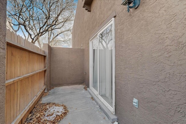 Building Photo - Prospectors Point NE Condo 2 Bedroom, 2 story, 1 1/2 Bath, 1 car garage