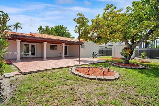 Building Photo - 9031 SW 11th St