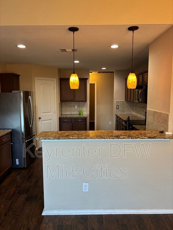 Building Photo - 1904 Meadow Crest Dr