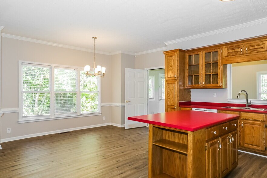 Building Photo - 2461 Sanjo St NE