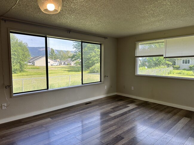 Building Photo - 309/311 Baker St Duplex
