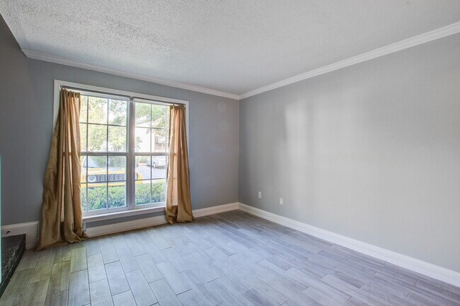 Building Photo - 2494 Etiwan Ave