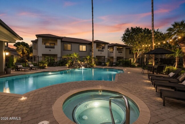 Building Photo - 7401 W Arrowhead Clubhouse Dr