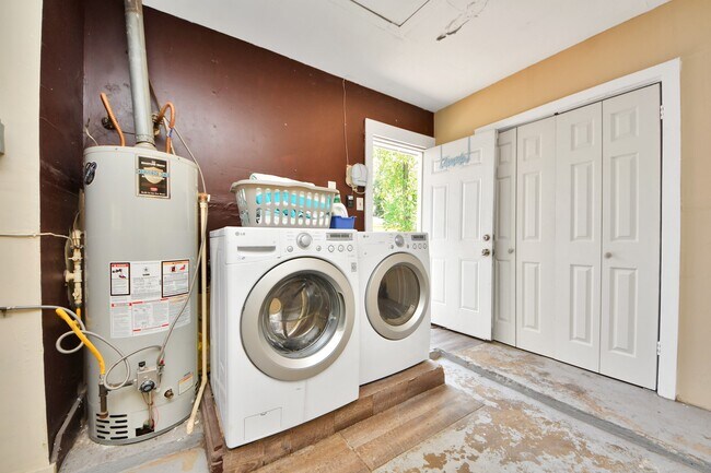 Building Photo - 5139 Beechnut St