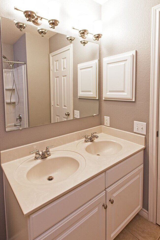 Building Photo - Allen 4 Bedroom available Short Term