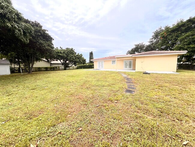 Building Photo - 9400 Listow Terrace