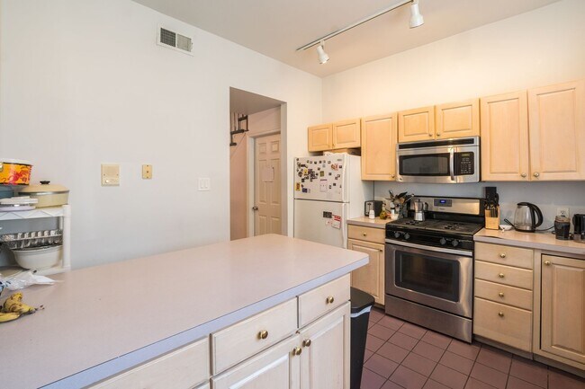 Building Photo - Large Center City Rittenhouse Four Bedroom Home