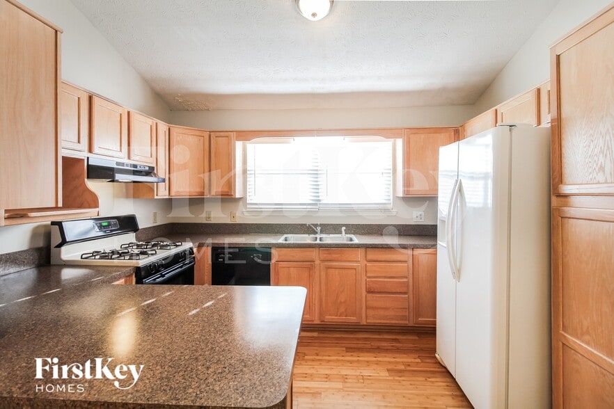Building Photo - 675 Woodcrest Manor Dr