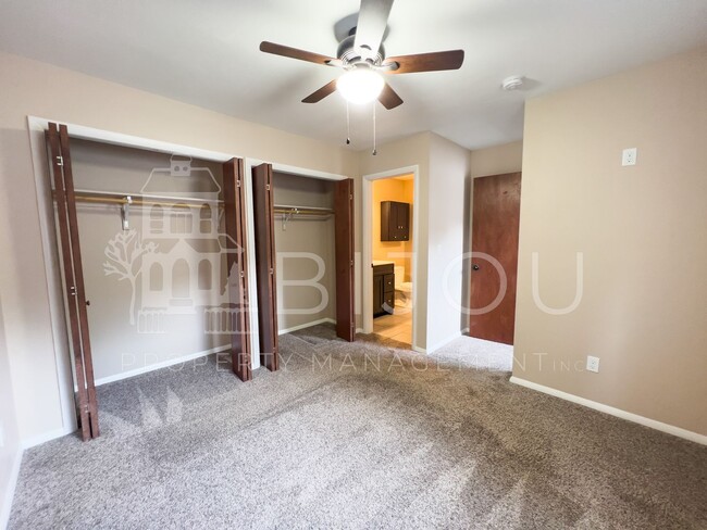 Building Photo - Move In Incentive, $300 off!!