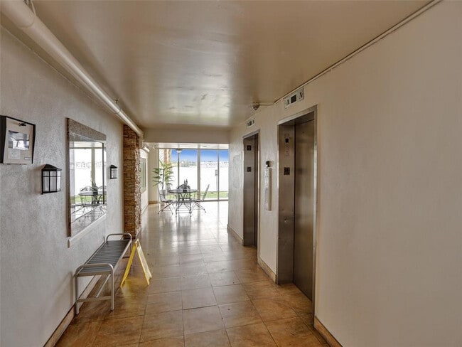 Building Photo - 1175 NE Miami Gardens Dr