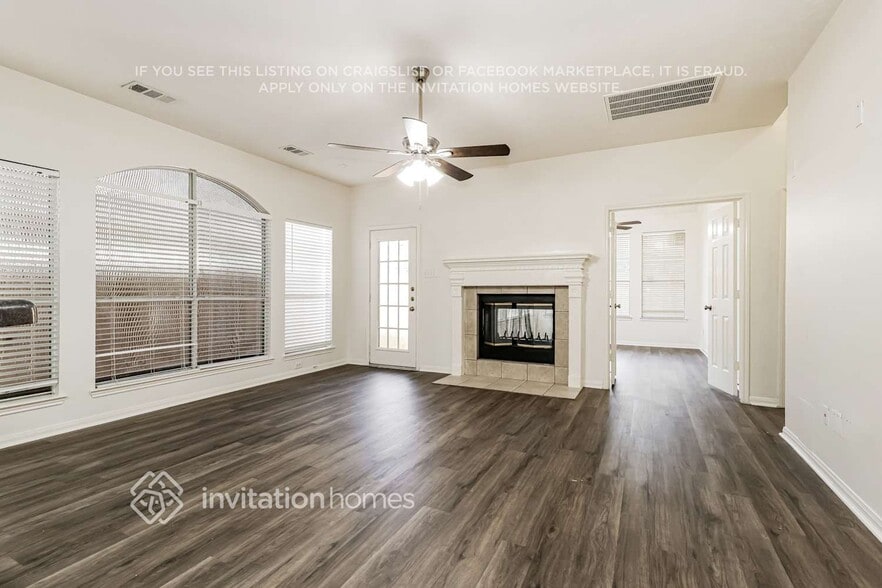 Building Photo - 15726 Stiller Park Dr