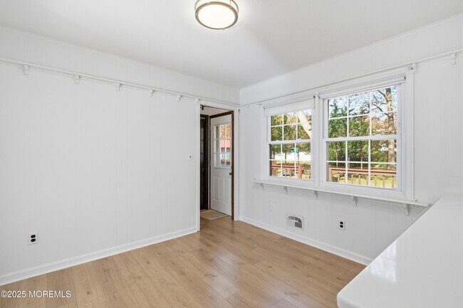 Building Photo - 218 Holly Ave