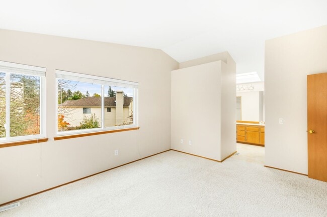 Building Photo - Beautiful and Bright 3 Bedroom Home in Klahanie