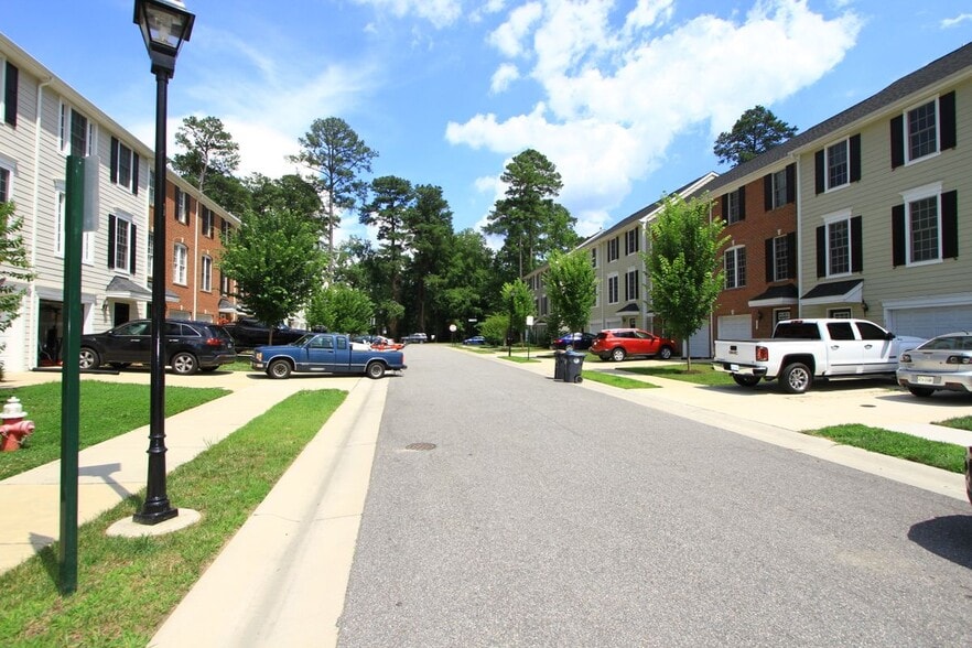 Building Photo - 129 Parkway Ct