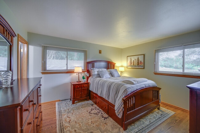 Building Photo - 2820 St James Ln