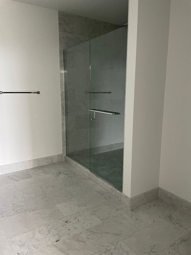 Building Photo - St. Regis Luxury 1bed and 1.5 bath Apartment Available