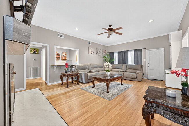 Building Photo - 25314 Lynbriar Ln