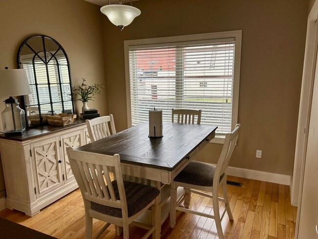 Building Photo - 2 Bedroom/2.5 Bath Townhome located in a Gated Community with a Water Front View! Available on 8/...