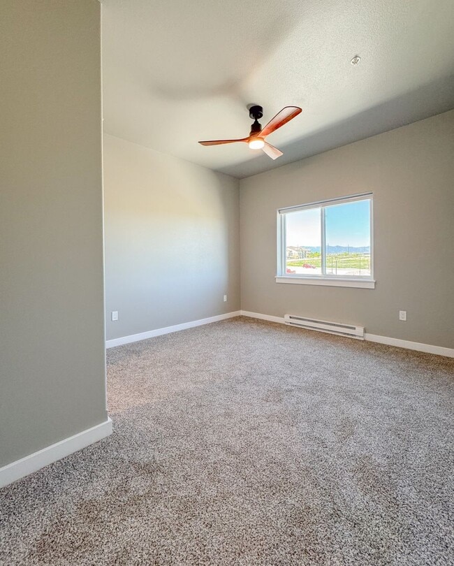 Building Photo - Pet Friendly 2 bed/ 2 bath unit at Soldier...