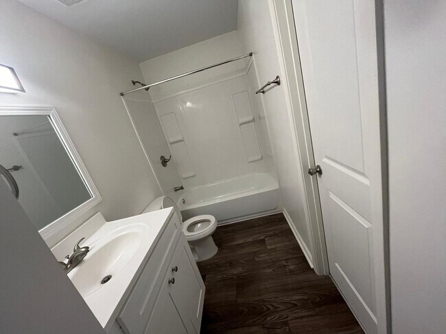 Building Photo - Modern 2-Bed, 1-Bath Oasis with Central Ai...