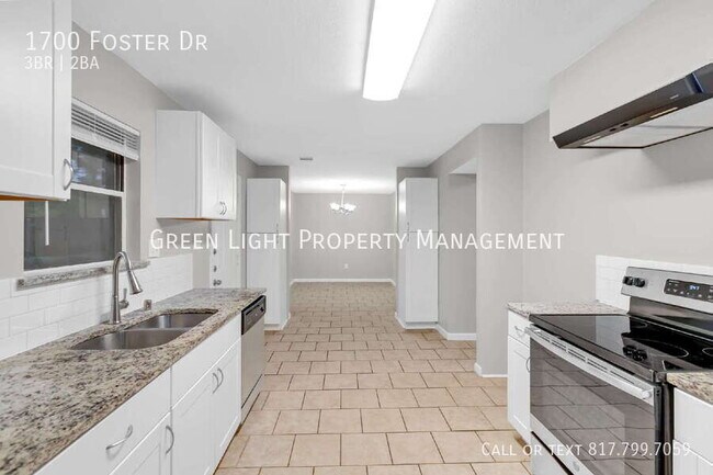 Building Photo - 1700 Foster Dr