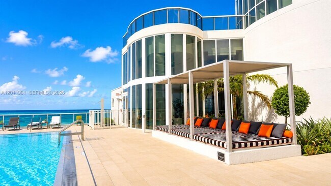 Building Photo - 15901 Collins Ave