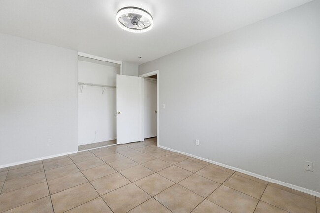 Building Photo - Johnson Ranch 3 Bedroom! Tile Throughout All Appliances!