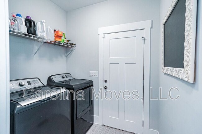 Building Photo - 10 Stall St