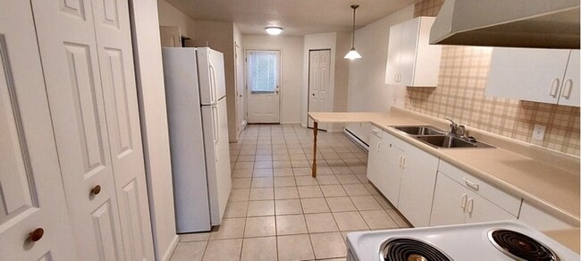 Building Photo - 2 Bedroom Duplex