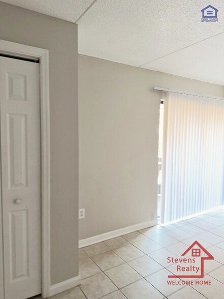 Building Photo - 915 S Seminole Dr