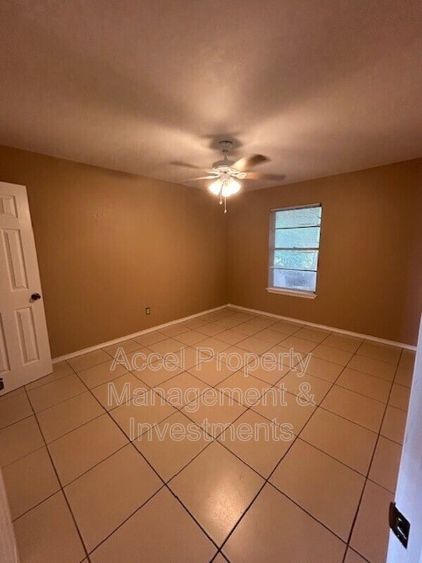 Building Photo - 2401 Gumwood Ave W