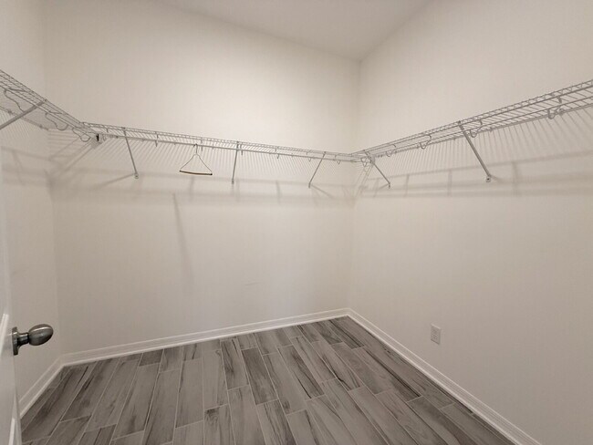 Building Photo - "Charming 3-Bed Oasis with 2 Full Baths in...